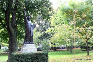 Jardin de Luxembourg-La Liberte Eclairant le Monde Jardin de Luxembourg-La Liberte Eclairant le Monde