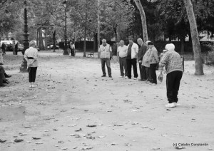 Trocadero- batranei jucand petanque Trocadero- batranei jucand petanque