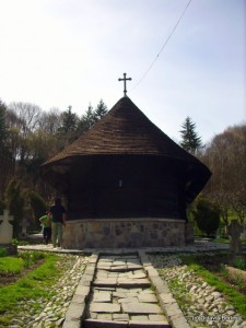 Bisericuta dintr-un lemn2