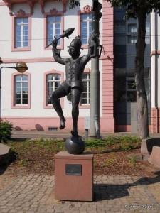 5_In fata palatului In fata palatului