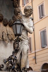 Strazile dinspre Quirinal spre Fontana din Trevi