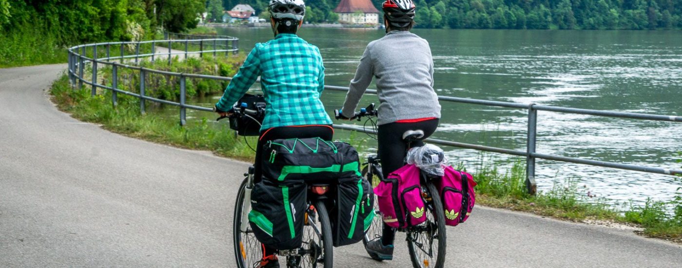 Pe biciclete pe malul Dunării